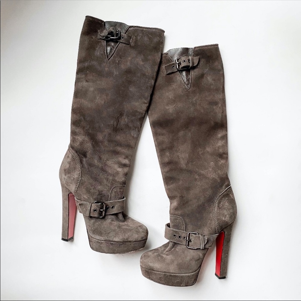 Louboutin Hartletty red bottoms. Just gorgeous!